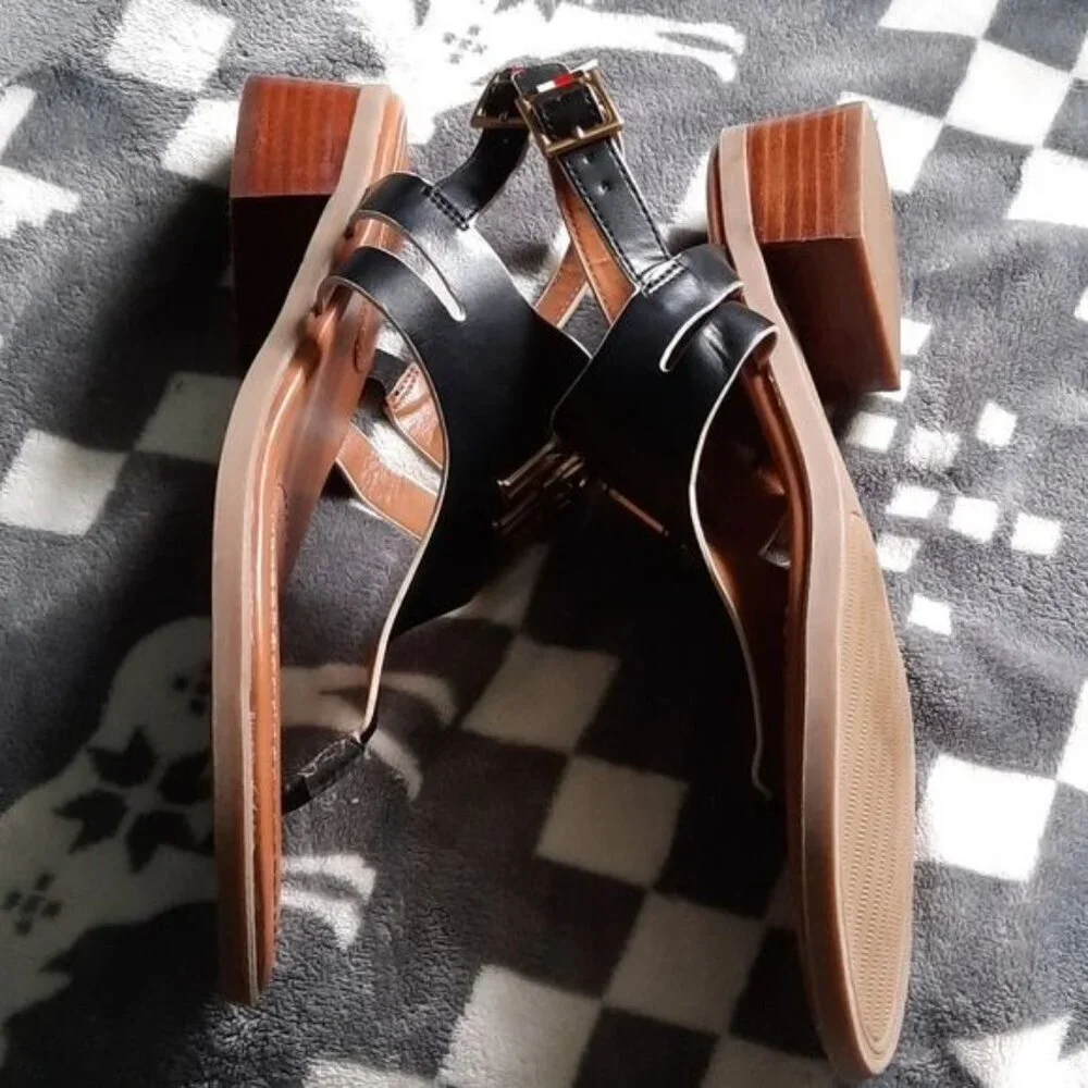 Tommy Hilfiger Black Thong Strappy 1.5 Inch Heel Sandal Size 9.5